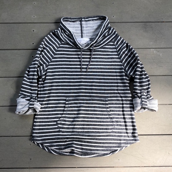 French Laundry Tops - French Laundry medium grey and white sweatshirt